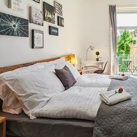 3 Room Apartment In The Beautiful Street 布达佩斯 外观 照片