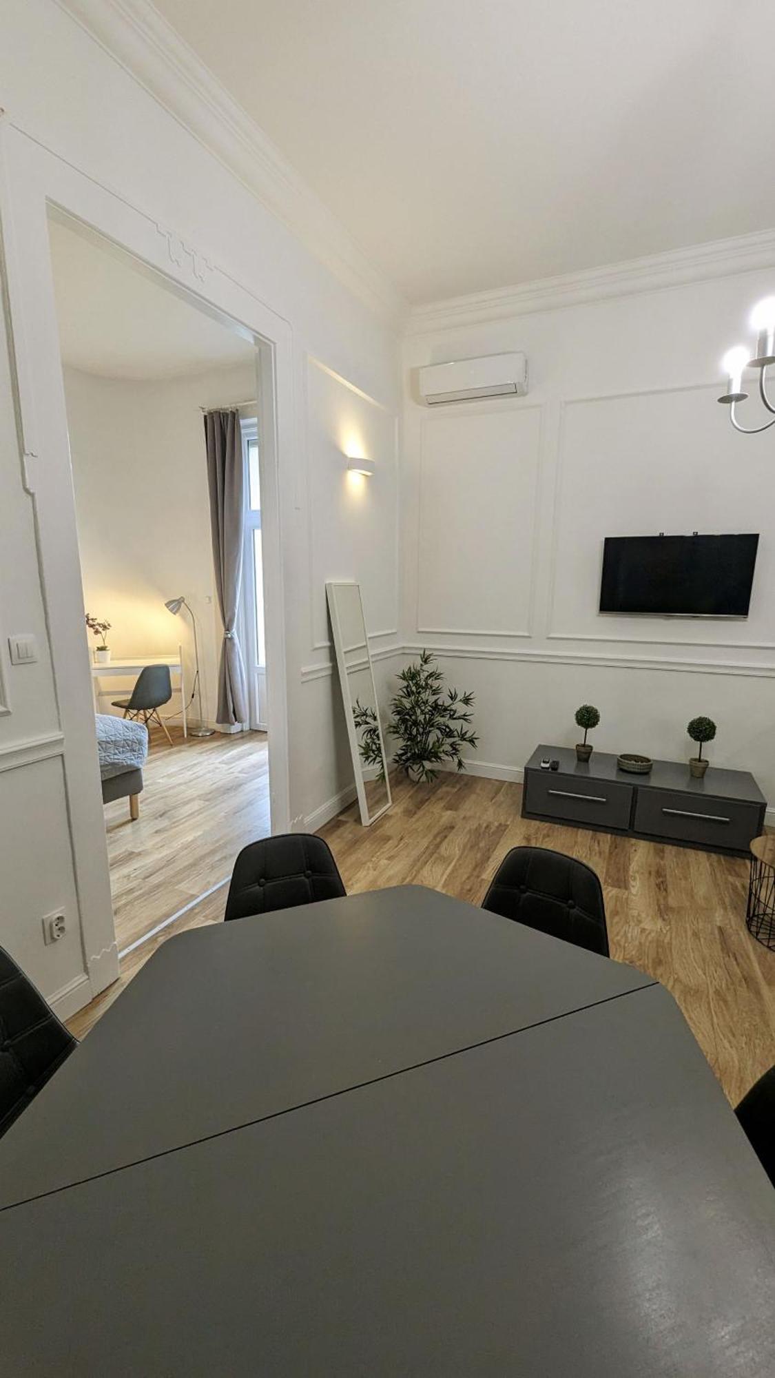 3 Room Apartment In The Beautiful Street 布达佩斯 外观 照片