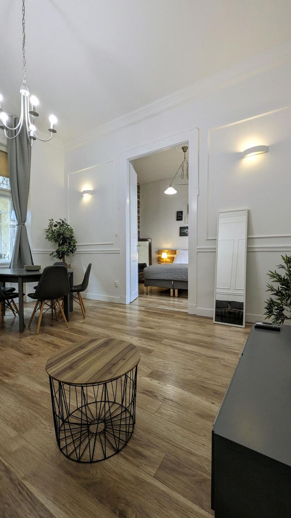 3 Room Apartment In The Beautiful Street 布达佩斯 外观 照片