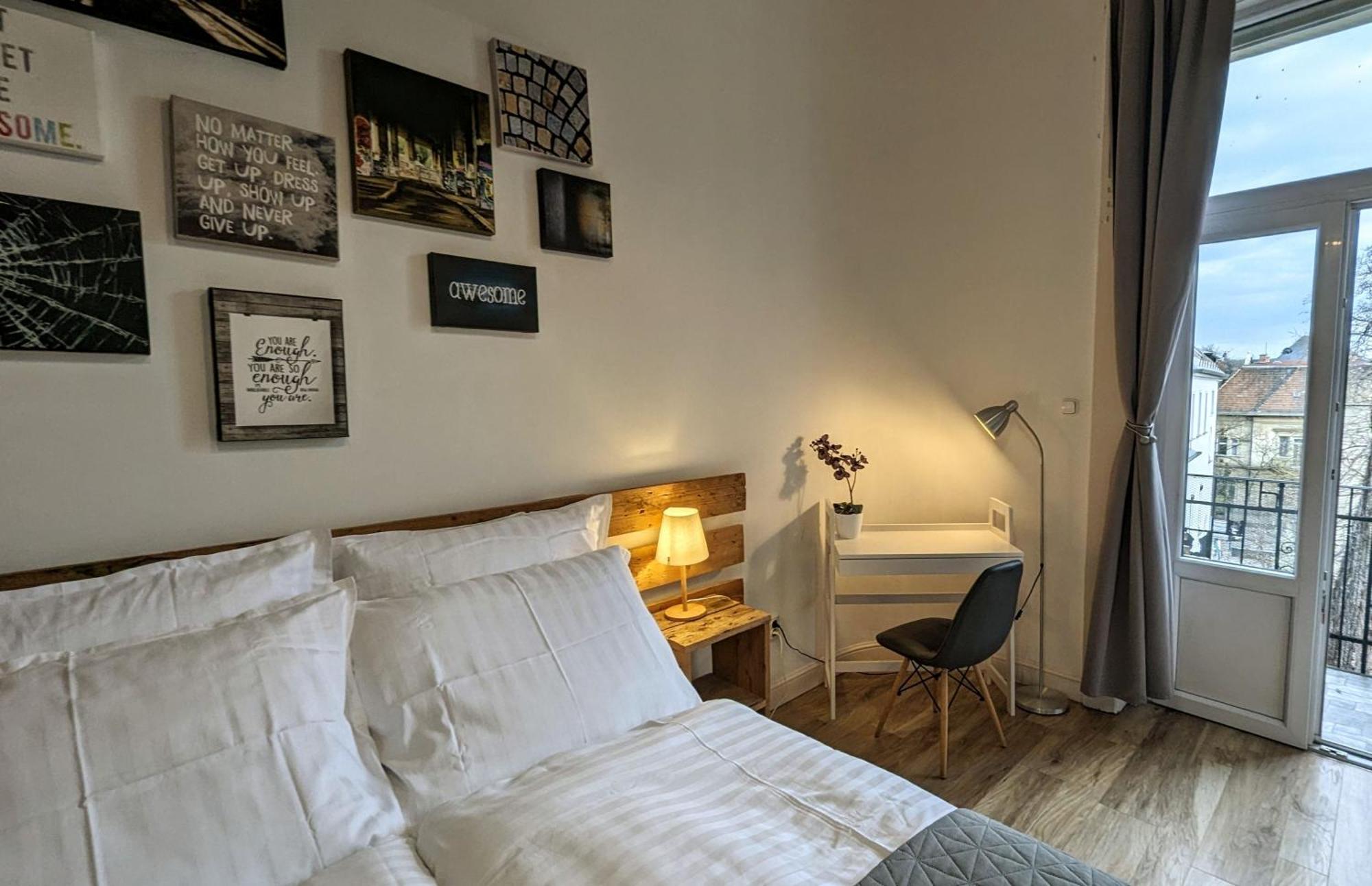3 Room Apartment In The Beautiful Street 布达佩斯 外观 照片