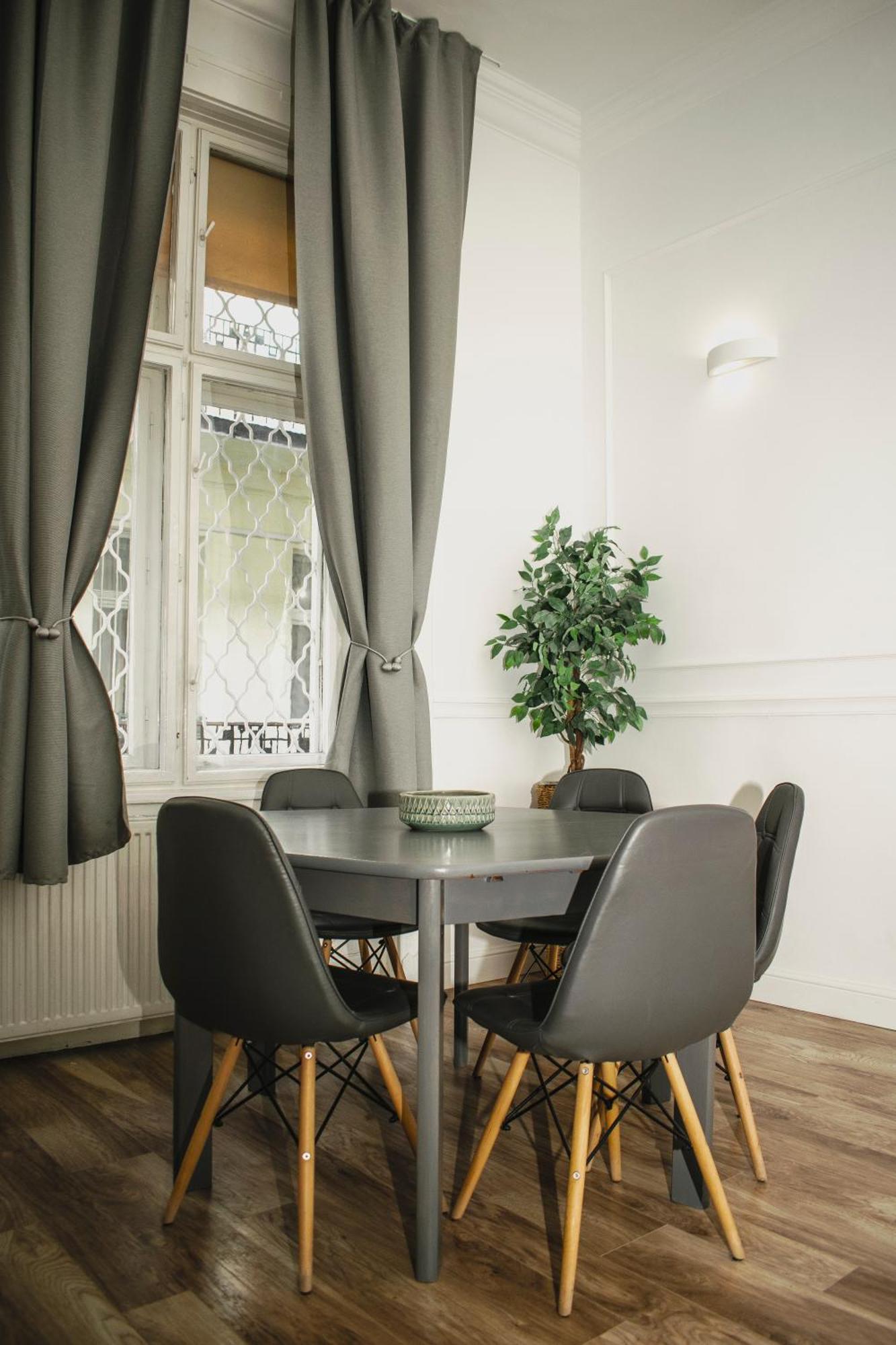 3 Room Apartment In The Beautiful Street 布达佩斯 外观 照片