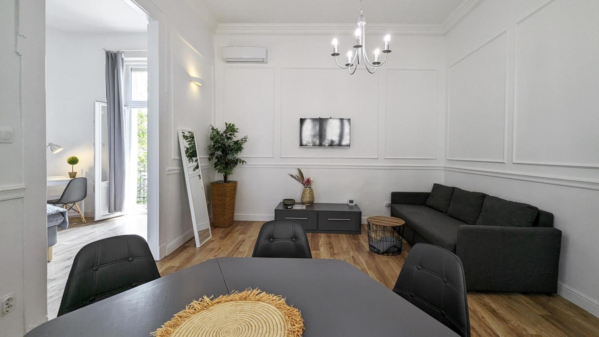 3 Room Apartment In The Beautiful Street 布达佩斯 外观 照片