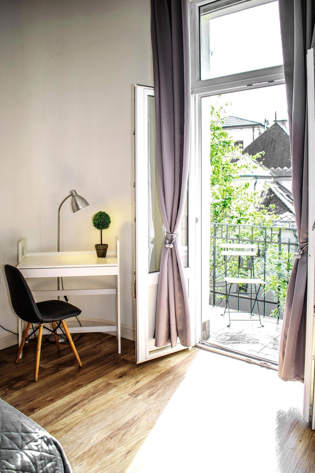 3 Room Apartment In The Beautiful Street 布达佩斯 外观 照片