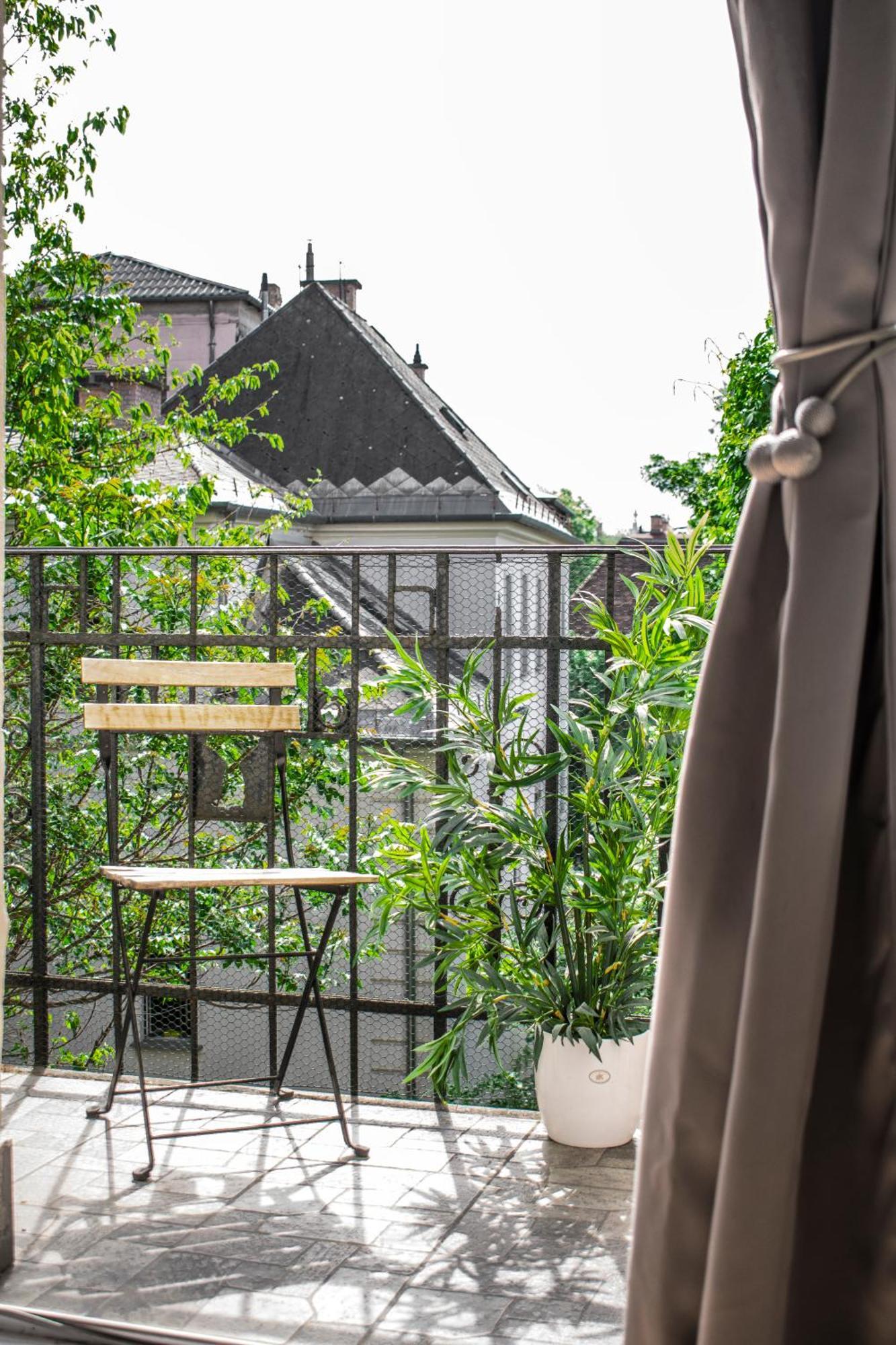 3 Room Apartment In The Beautiful Street 布达佩斯 外观 照片