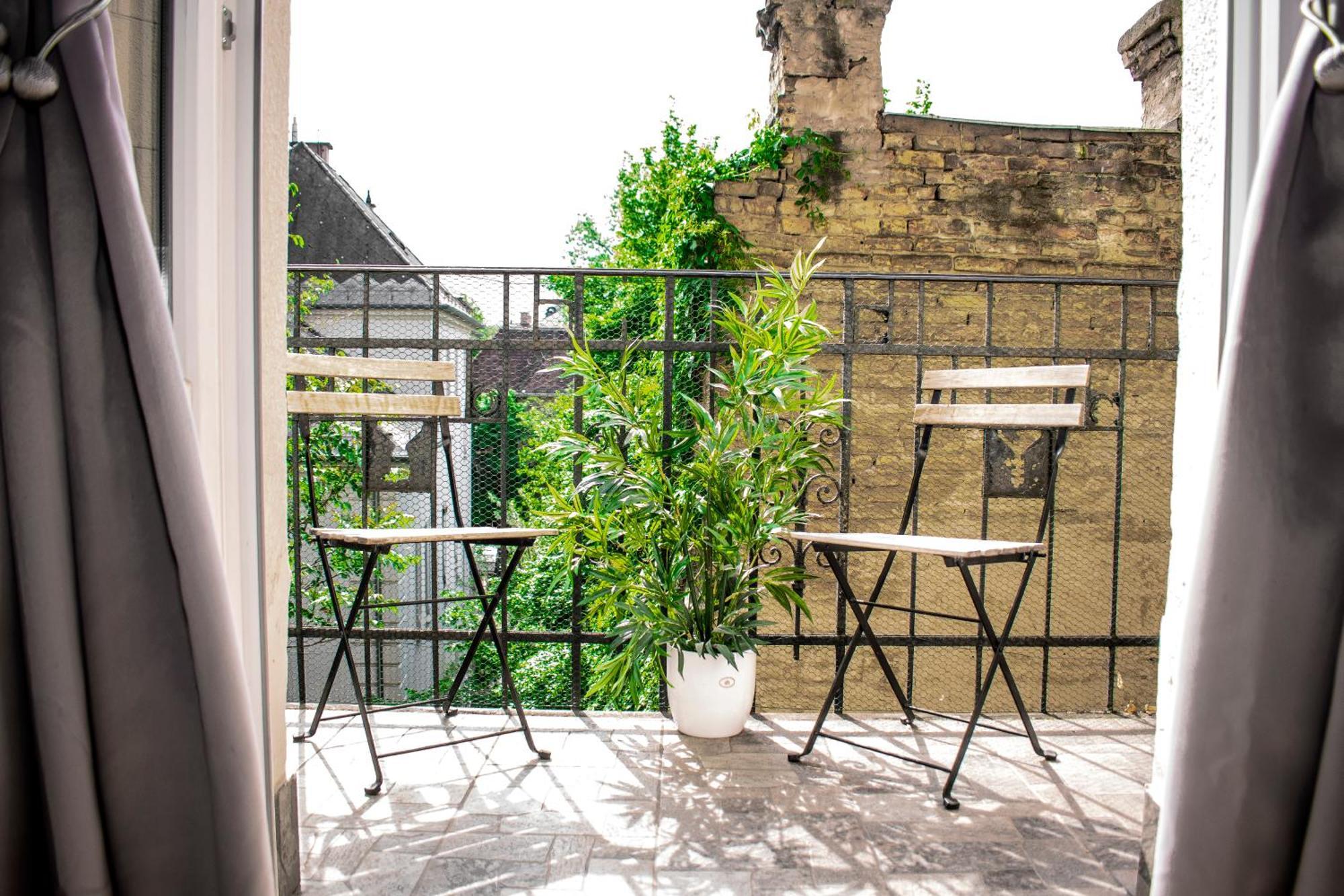 3 Room Apartment In The Beautiful Street 布达佩斯 外观 照片