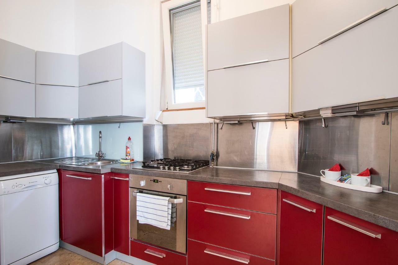 3 Room Apartment In The Beautiful Street 布达佩斯 外观 照片