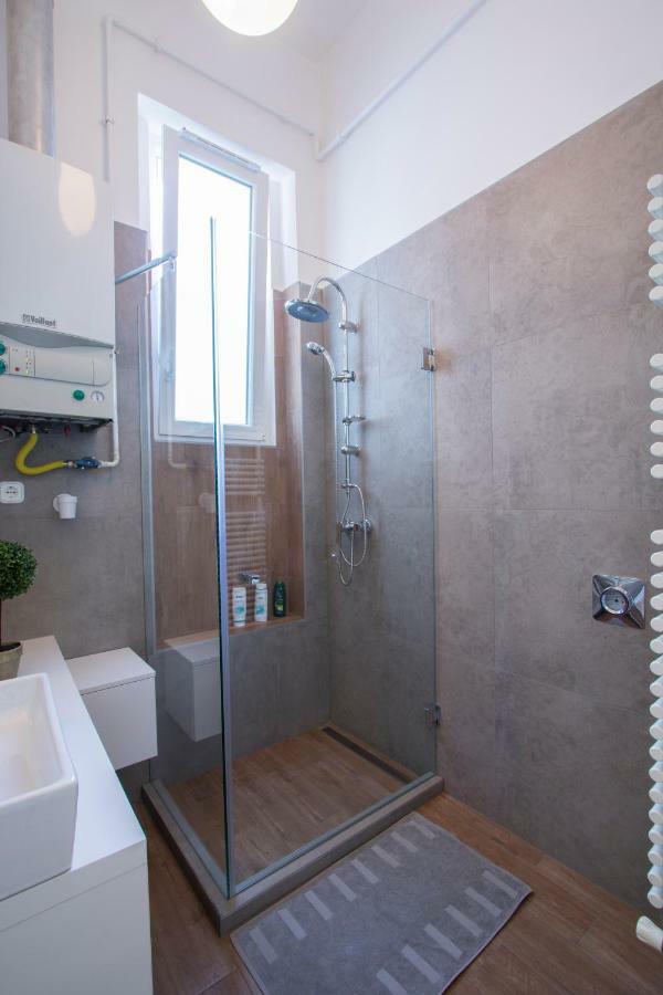 3 Room Apartment In The Beautiful Street 布达佩斯 外观 照片