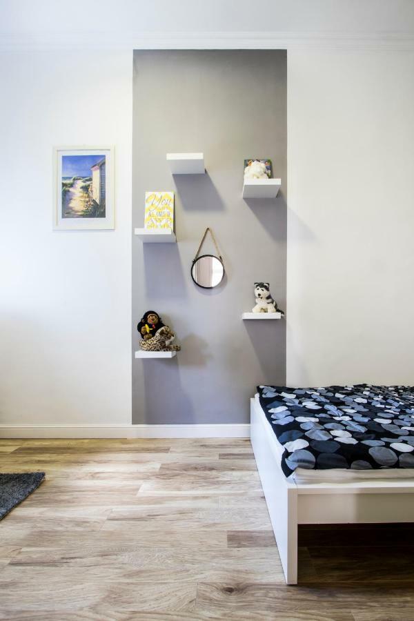 3 Room Apartment In The Beautiful Street 布达佩斯 外观 照片